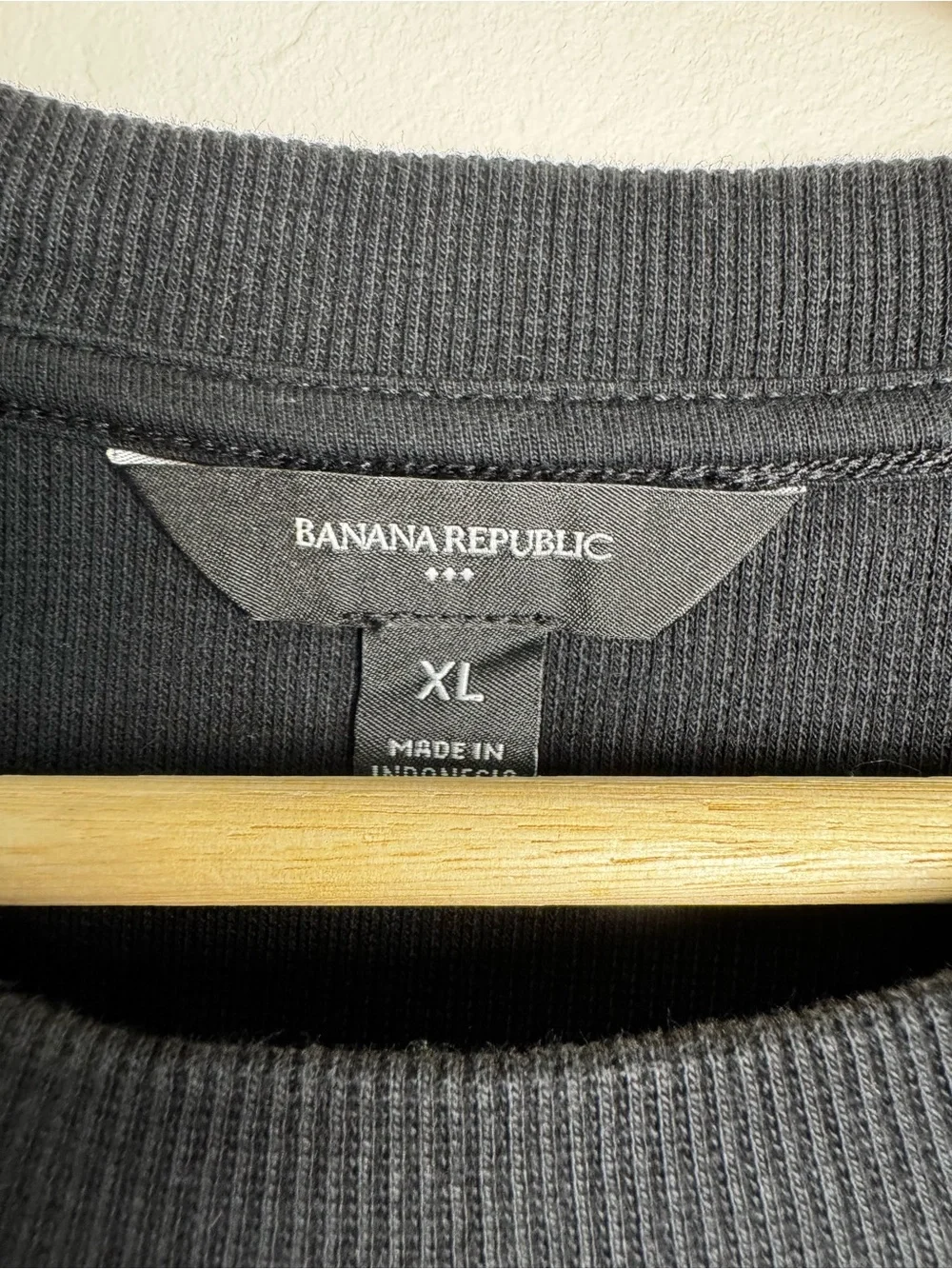 Banana Republic Men's XL Black  Cotton T-Shirt 97% cotton